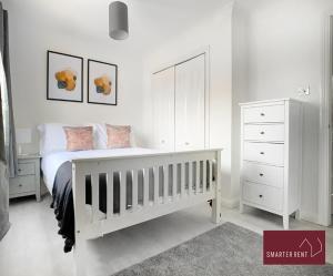 Knaphill, Woking - 3 Bed House - With Garden