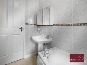 Bracknell - Garden Parking 2Bed