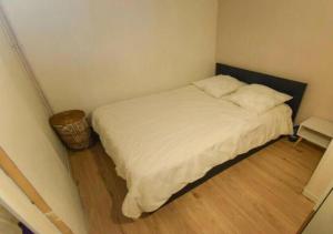 Lovely flat Canal St Martin