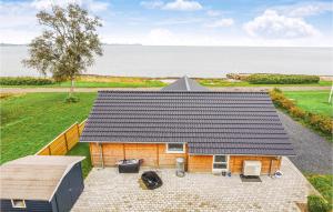 Three-Bedroom Holiday Home In Sjolund