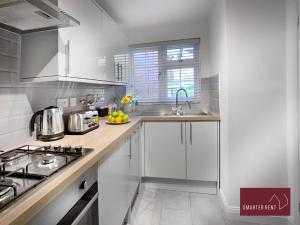 Wokingham - 2 Bedroom Maisonette - With Parking