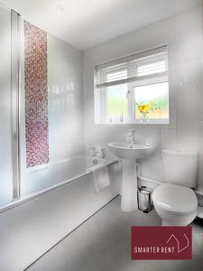 Lightwater - 1 Bedroom House - With Parking