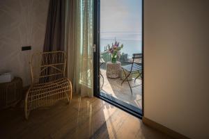 Deluxe Double or Twin Room with Lake View room in Hotel Vinci