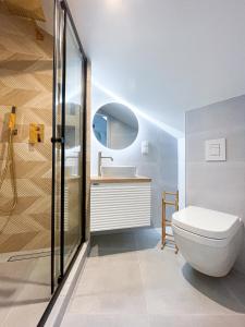 Rentero Artsy Roof Top Apartment in City Centre