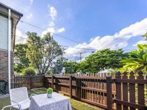 Comfort 1 Bedroom Cottage Retreat Yeronga - Yekibin