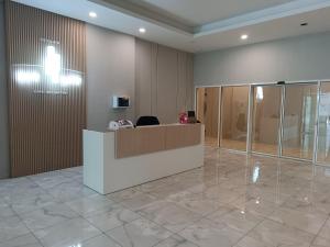 19th Floor Cozy Condo with Pool, Fitness, Parking Included in Price & Self Check in Available
