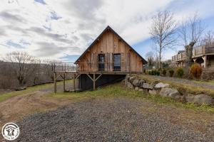 Maisons de vacances Gite Montagnard a 2 pas de Besse : Maison 4 Chambres