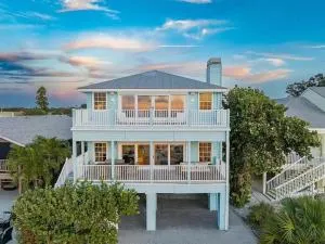 Walks On The Shore - إنديان روكس بيتش