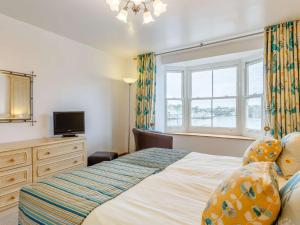 3 Bed in Polruan PC040