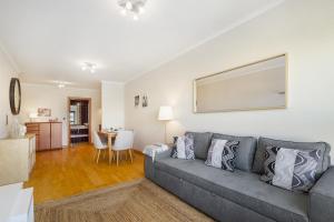 Spacious 2BR apartment with free parking in Lisbon by Soulplaces