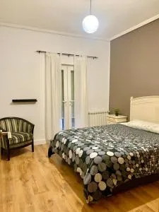 Antolín Yellow Door - Columbrianos