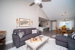 Charming Condo in Bettendorf - 克拉尔维尔