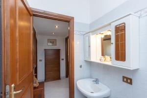 Casa Lu by Rental in Rome