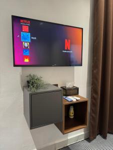 Stylish Balinimo Guest room - King Bed, Free Netflix, Prime & Wi-Fi Near Bukit Mertajam