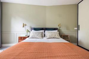 Contemporary central flat in Clerkenwell Green