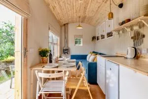 Enchanting Tiny House with wood burner and hot tub in Cairngorms - Bridge of Gairn