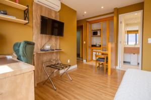 1707 Flat com duas suites com serviço de Hotel no Itaim Bibi!