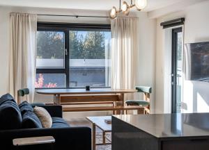 Snowed Inn - Stunning 3 Bedroom Condo