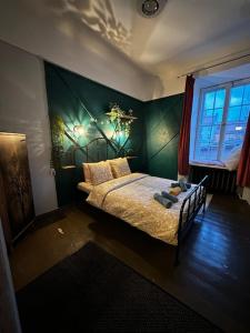 For Big Group - 6 bedrooms & 2 Apartments Same House