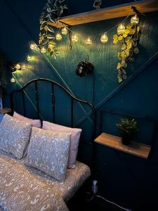 For Big Group - 6 bedrooms & 2 Apartments Same House