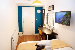 New Luxury Rooms in the Heart of London Next to Shops, Cafes, Bars & Metro with Shared Bathrooms