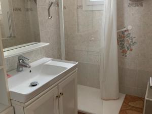 T2 lumineux avec balcon près des Thermes - FR-1-503-144