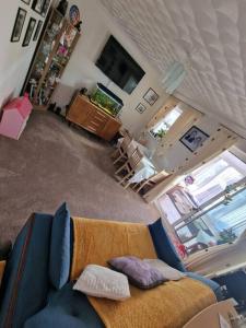 Spacious 3bed semiGamesroomDrive10mins to City