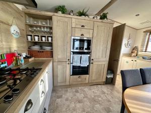 The Boat House, Hot Tub Lodge