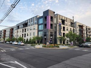 Buckhead Quarters- Spacious with Private Balcony