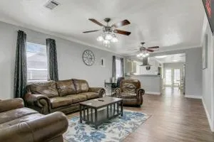 Spacious 3 bedroom home with fenced yard - Port Arthur