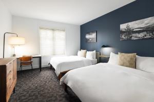 GNARNIA | TWO QUEEN room in The Cedar House Sport Hotel