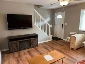 Carter #3 Two bedroom unit near Xavier Downtown - Evanston