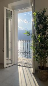 2-Bed Apt with Stunning Lake Como Views & Terrace