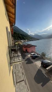 2-Bed Apt with Stunning Lake Como Views & Terrace