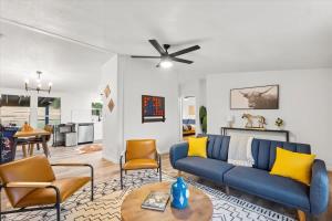 Starlight Horizon 2 Cabins JK - Pet-Friendly Texas Hill Country Cabins Near Canyon Lake - Pool, Stargazing, Sleeps 16