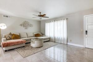 Backyard Oasis! Family-Friendly Tempe Retreat