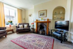 WILLOW COTTAGE - Cost 3 Bed Cottage in Penrhyn Bay with Sea Views with Access to Snowdonia