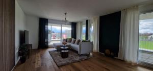 Visionary Hospitality Rothenburg, Lucerne - Premium Apartments with Free Parking, Washer, Kitchen, Terrace, Bus Stop, 15 City