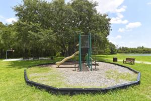 Lovely Lakeside 4-Bed Pool Home at Villa Sol-3125