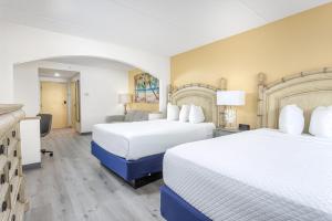 Deluxe Double Suite room in Hutchinson Island Plaza Hotel & Suites