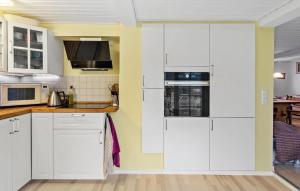 2 Bedroom Amazing Home In Øster Ulslev