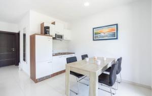 Gorgeous Apartment In Kastel Kambelovac