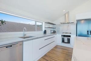 Lyall Bay Parade Apartment