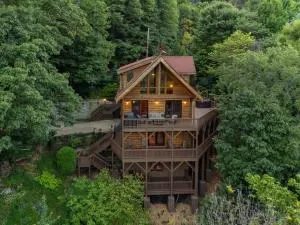 Dreamy Mountain Getaway~Hot Tub~Old Oak Lodge - Clyde