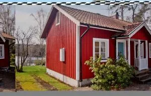 Cozy Home In Dingle With Lake View - Hällevadsholm