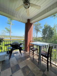 Waterfront Suite with Pool & Dock