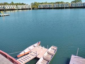 Large Private Room with Balcony and bathroom