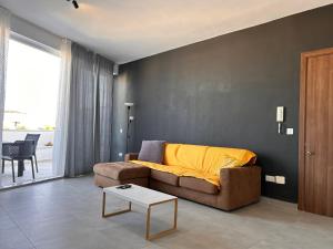 Qawra penthouse 4person AC+wifi