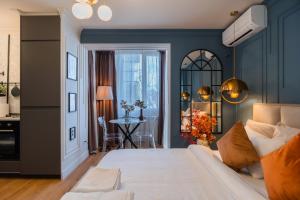 Opal Gem Studio in Old Town