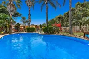 Resort Life: Pool, Cabin, Garden, Peace & More ! - Devon Meadows